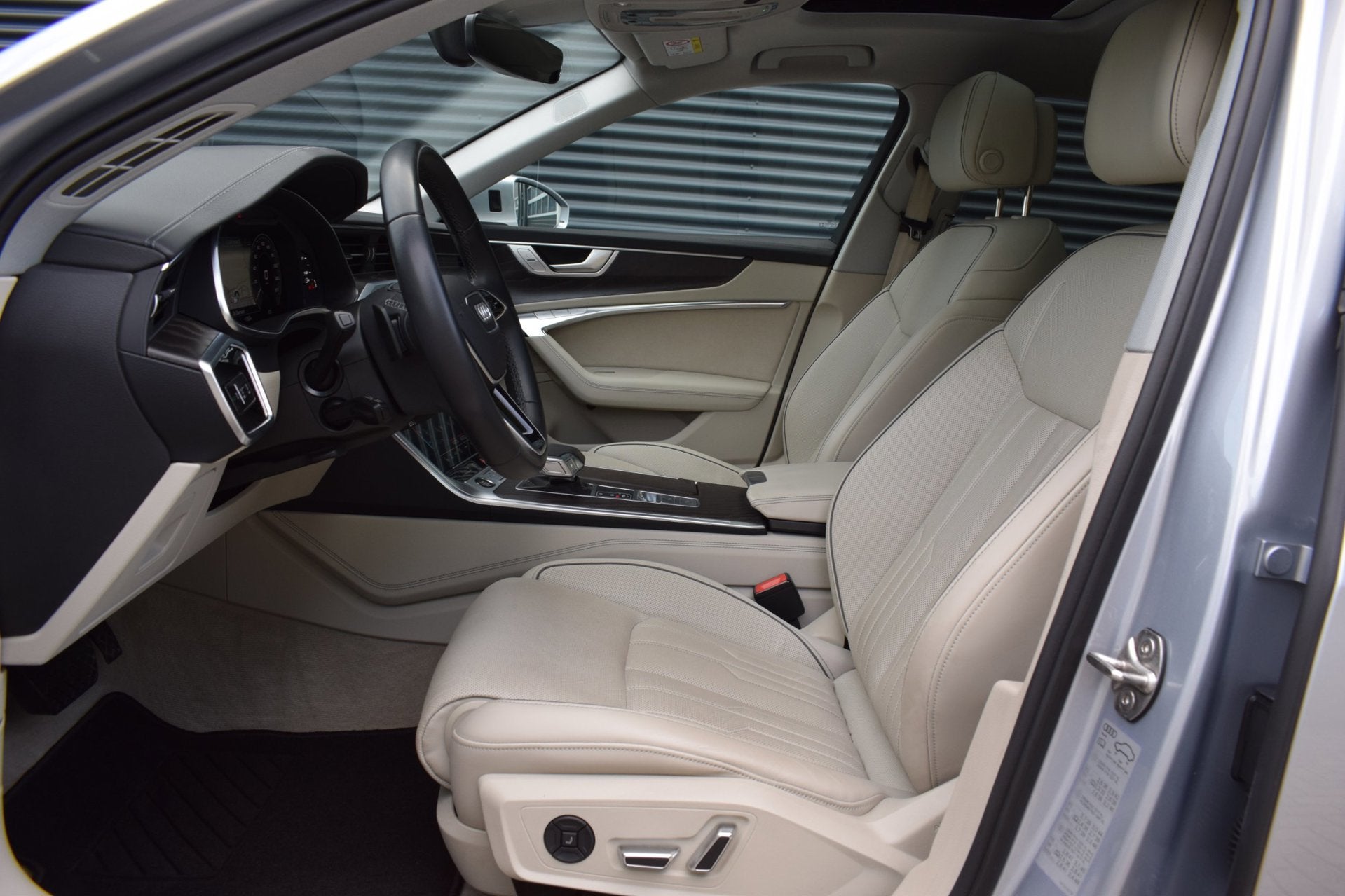 Audi A6 Avant 50 TFSI e PHEV quattro S LINE PANORAMDAK / LEE, Auto's, Automaat, Dealer onderhouden, 77 km/l, Gebruikt