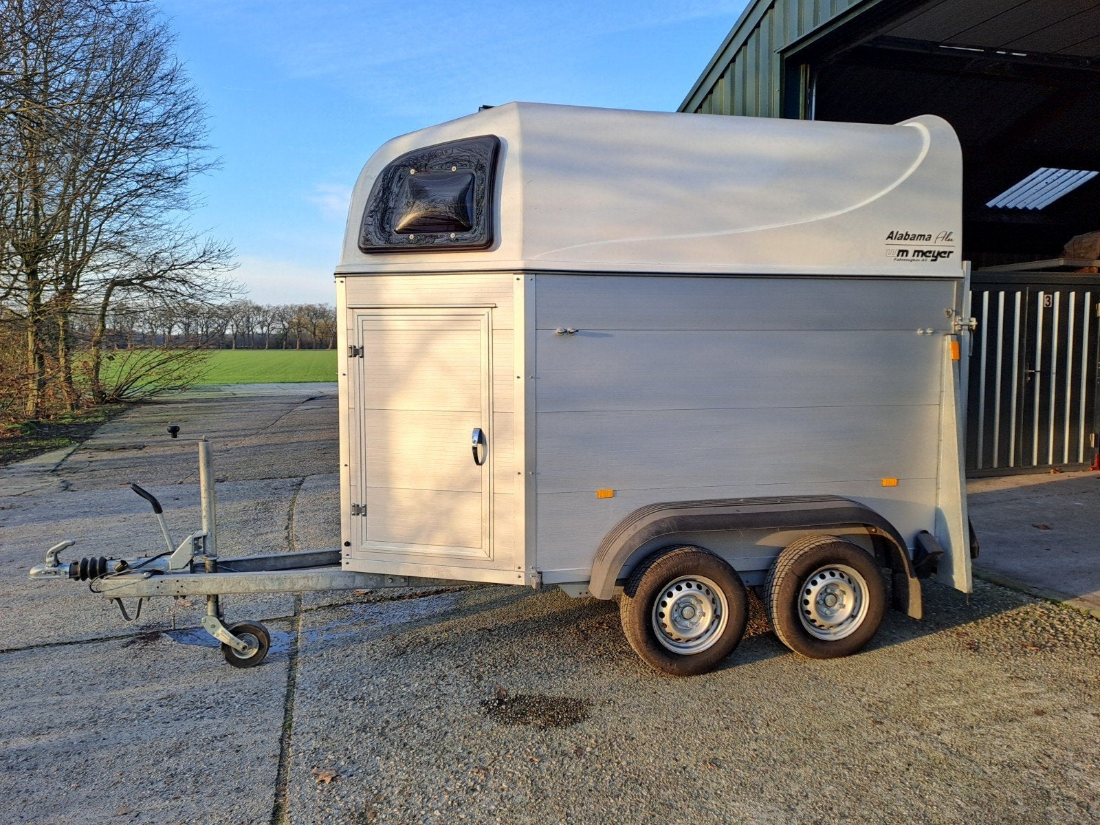Volledig aluminium 1,5 paards trailer met zadelkamer, Ophalen, Zo goed als nieuw, Aluminium, 1½-paards trailer