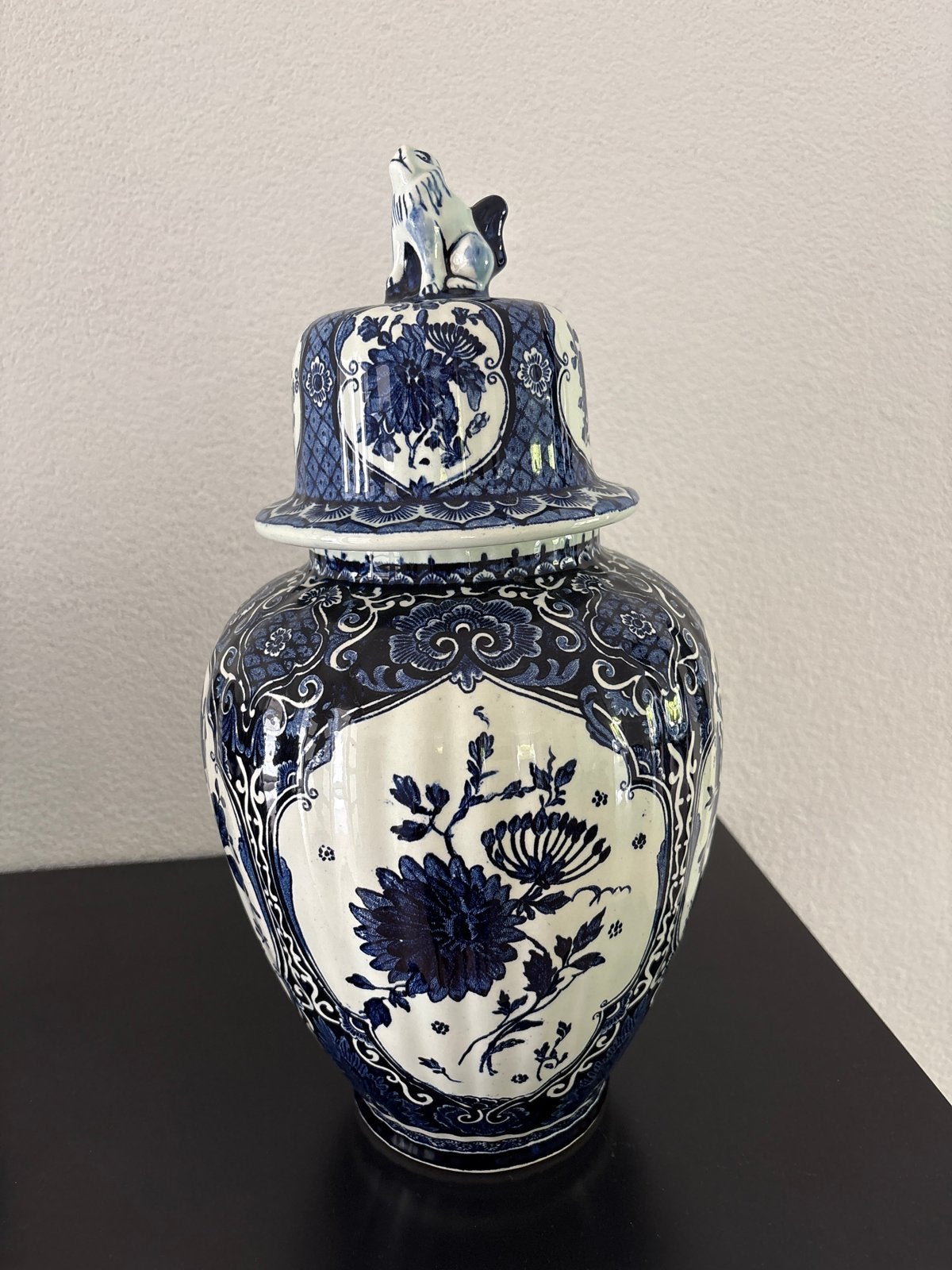 Delfts Blauw dekselpot met leeuw, Royal Boch, Antiek en Kunst, Antiek | Vazen, Ophalen of Verzenden
