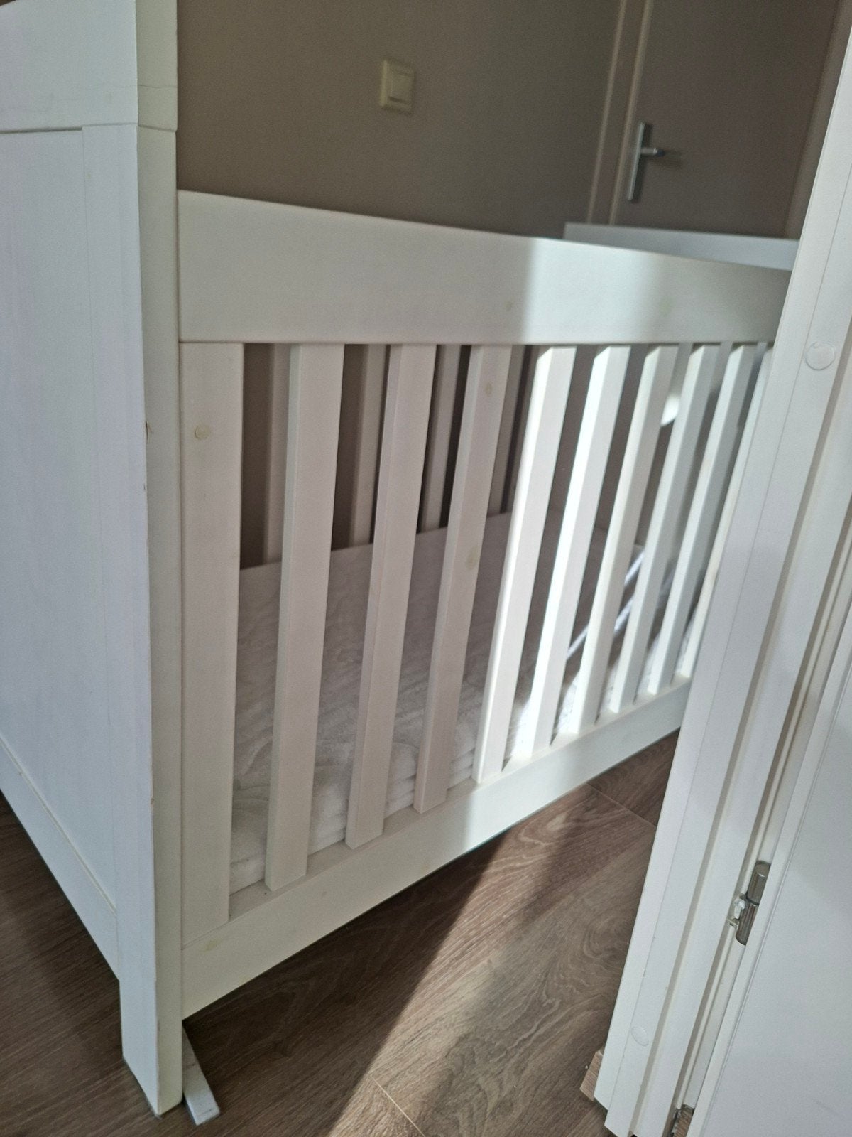Foto 7 van Witte baby ledikant + commode
