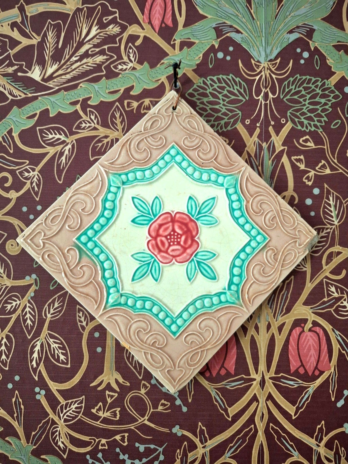 Antieke Jugendstil tegel met roosmotief Toen was geluk, Ophalen of Verzenden