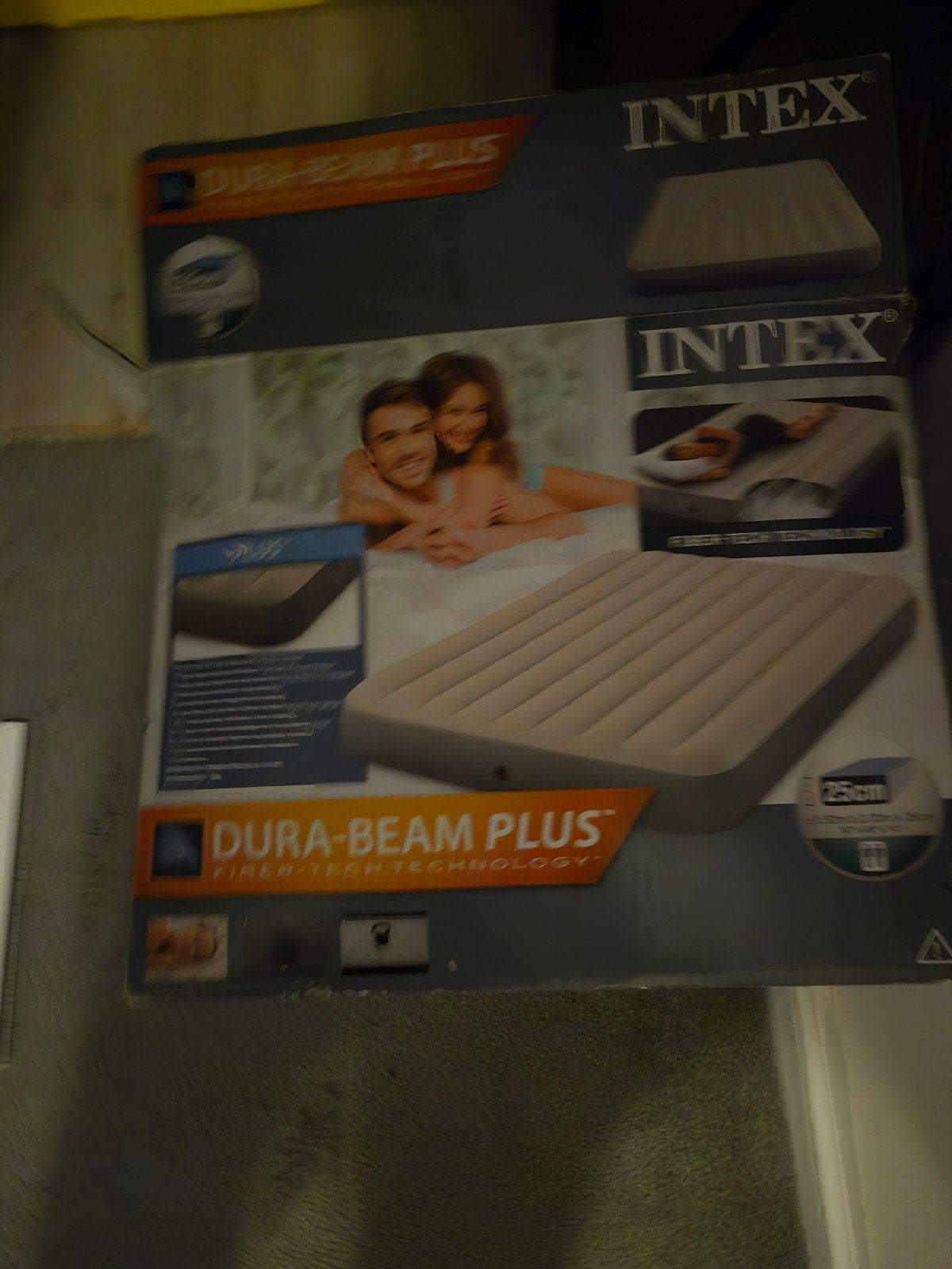 Intex Dura-Beam Plus Luchtbed 2-persoons 152 x 203 x 25 cm, Caravans en Kamperen, Luchtbedden, Ophalen of Verzenden, Zo goed als nieuw