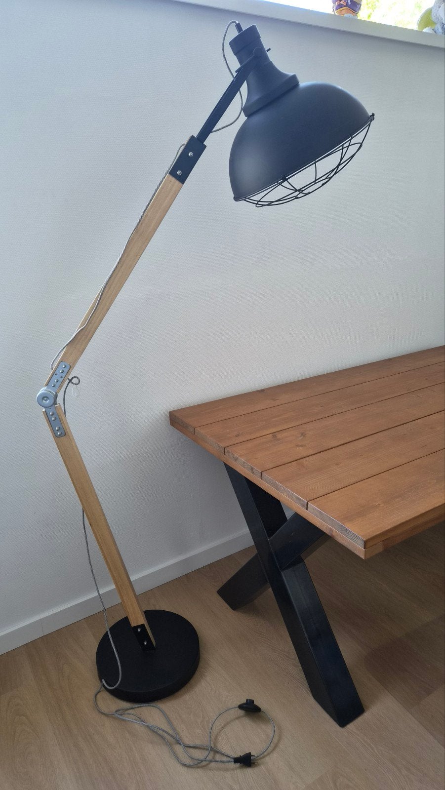 Industriële vloerlamp met vloerknop, Karwei, 188 cm hoog, Ophalen, Gebruikt, E27 (groot), Hout