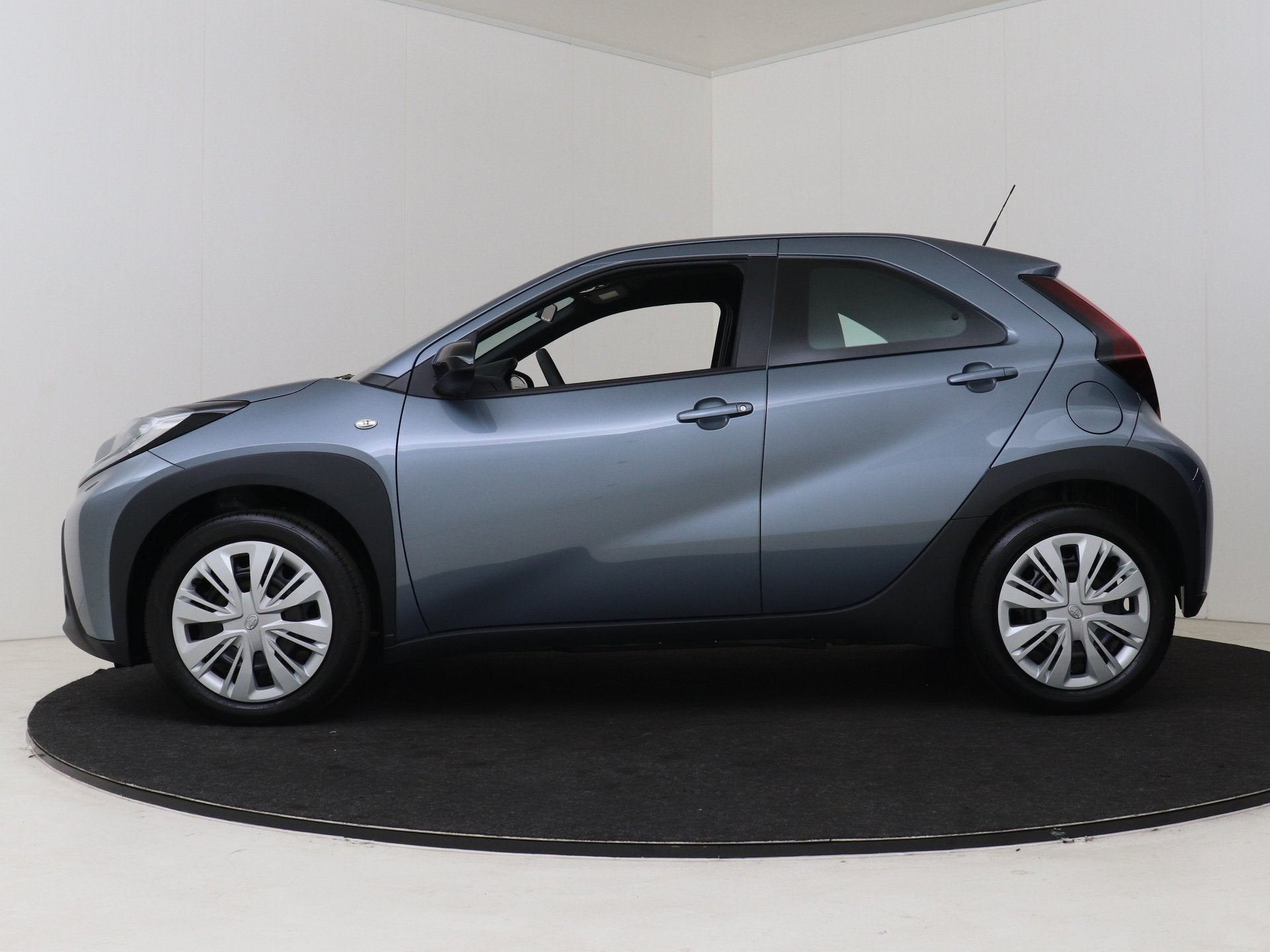 Toyota Aygo X 1.0 VVT-i MT Play (bj 2025), 12 maanden, Stof, Euro 6, 920 kg