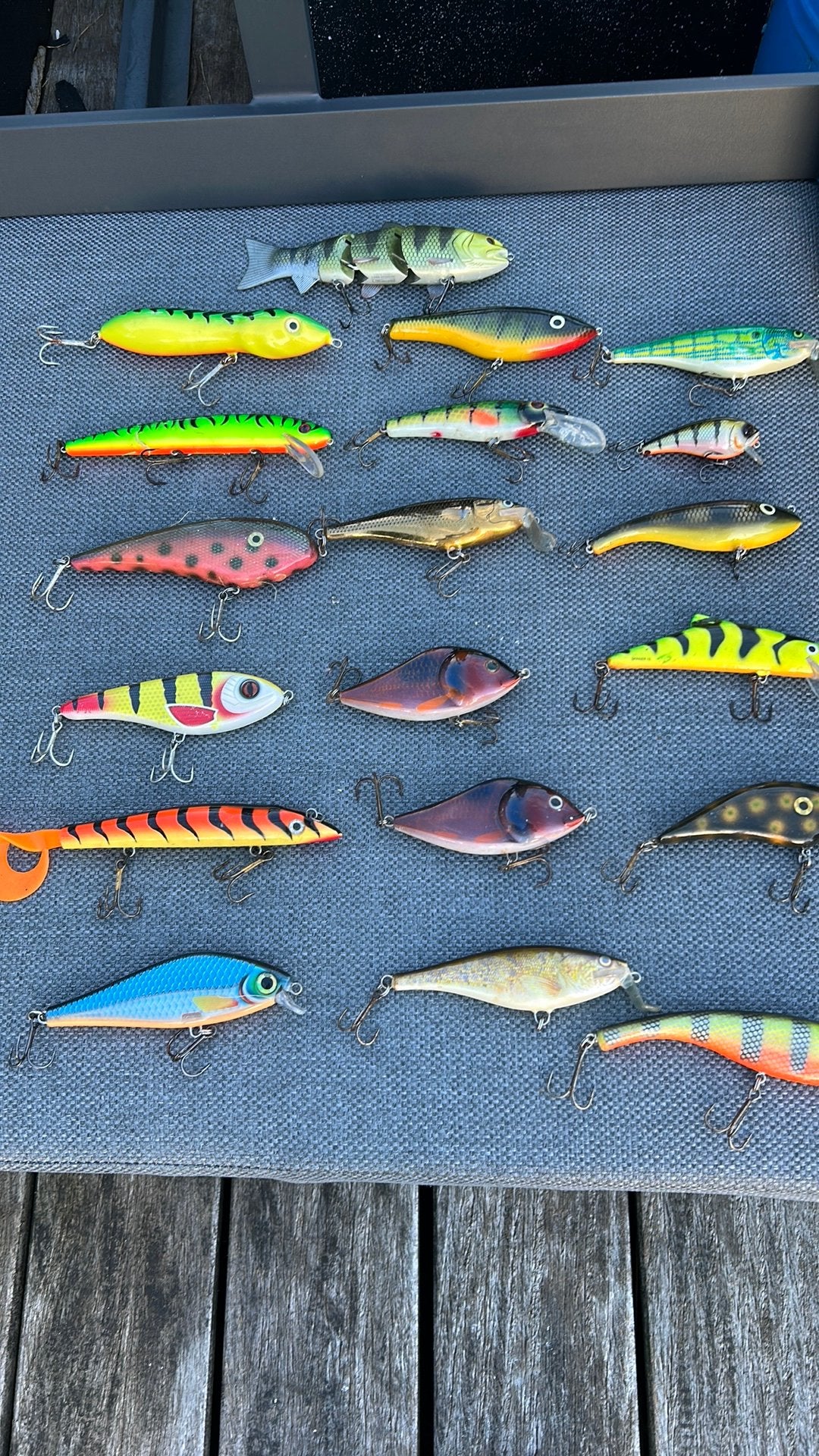 16  Jerkbaits, Watersport en Boten, Hengelsport | Roofvissen, Ophalen of Verzenden, Zo goed als nieuw, Overige typen