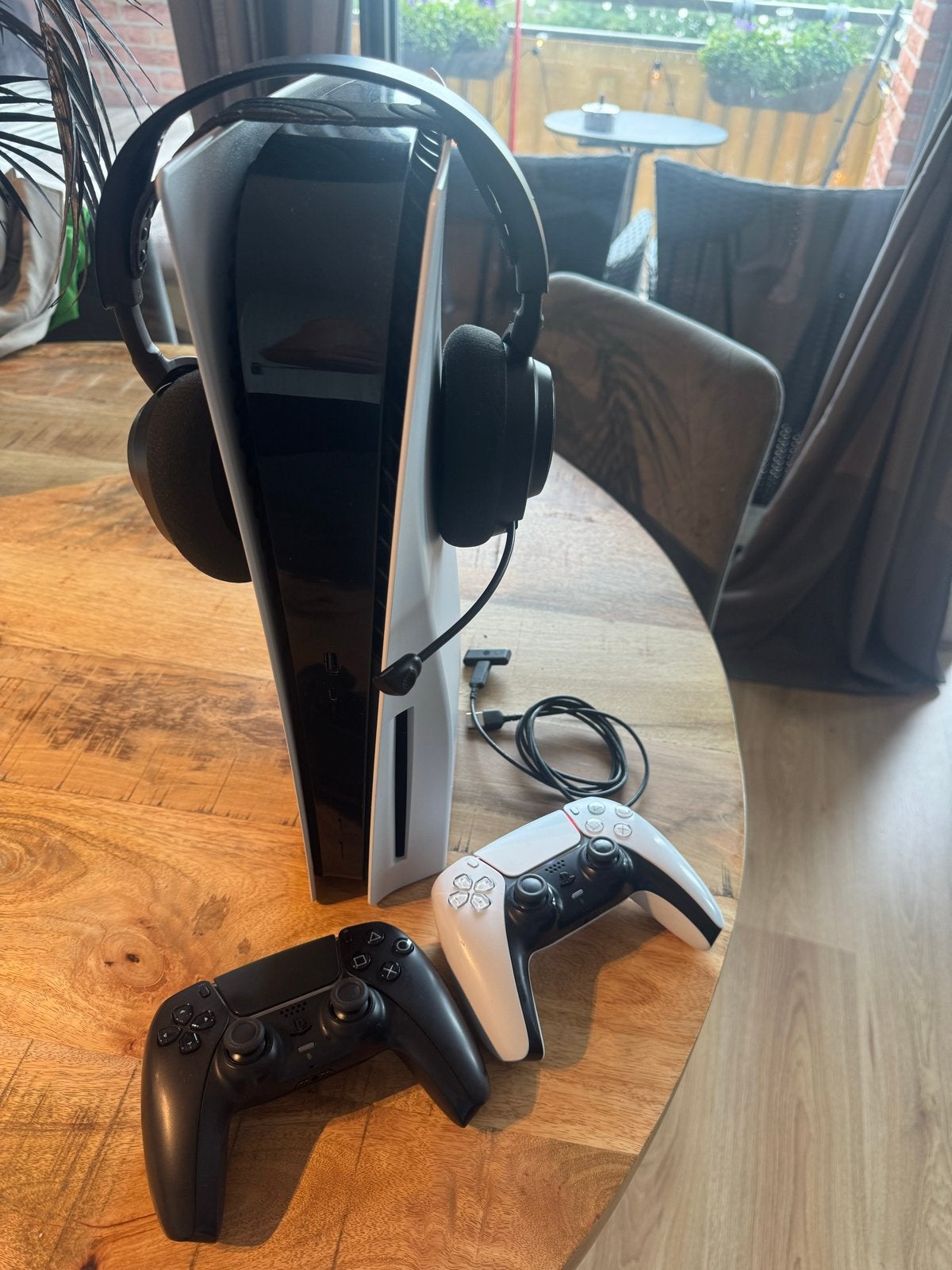PlayStation 5 Disc Edition met 2 controllers en SteelSeries, Gebruikt, Overige genres, 2 spelers, Eén computer
