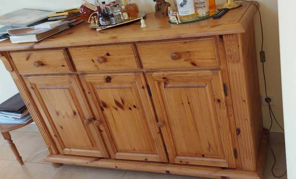 stijlvol grenen dressoir met bolpoten en mooie ornamenten, Huis en Inrichting, Kasten | Dressoirs, Ophalen, Gebruikt, 25 tot 50 cm