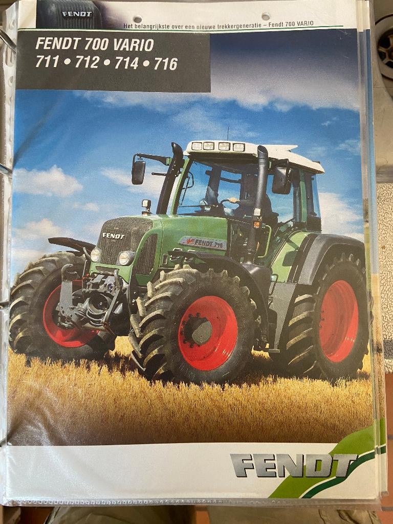 Tractorfolders, Ophalen of Verzenden, Zo goed als nieuw, Folder