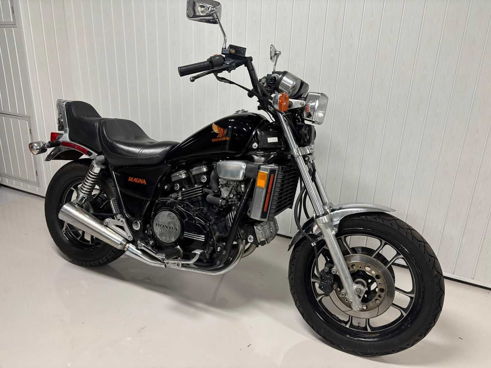 Honda - Chopper - VF 700C Magna - Motorfiets - ML-44-PB, Bedrijf, Overig