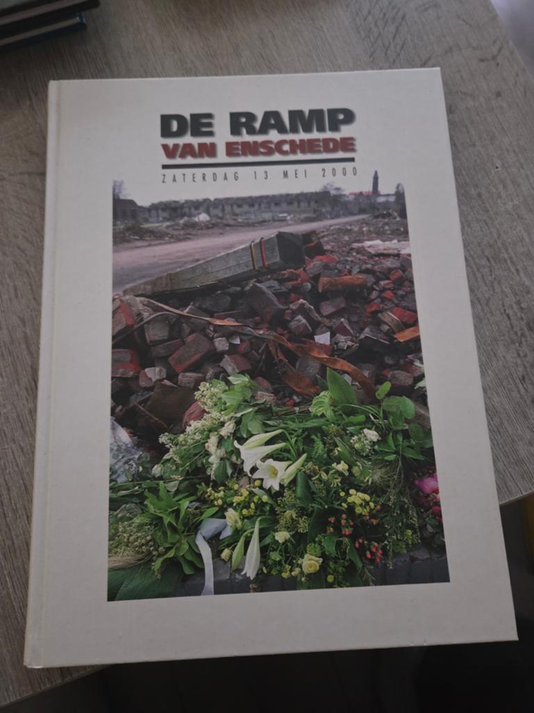 De Ramp van Enschede - Zaterdag 13 Mei 2000, Ophalen of Verzenden, 1945 tot heden, Gelezen, Algemeen