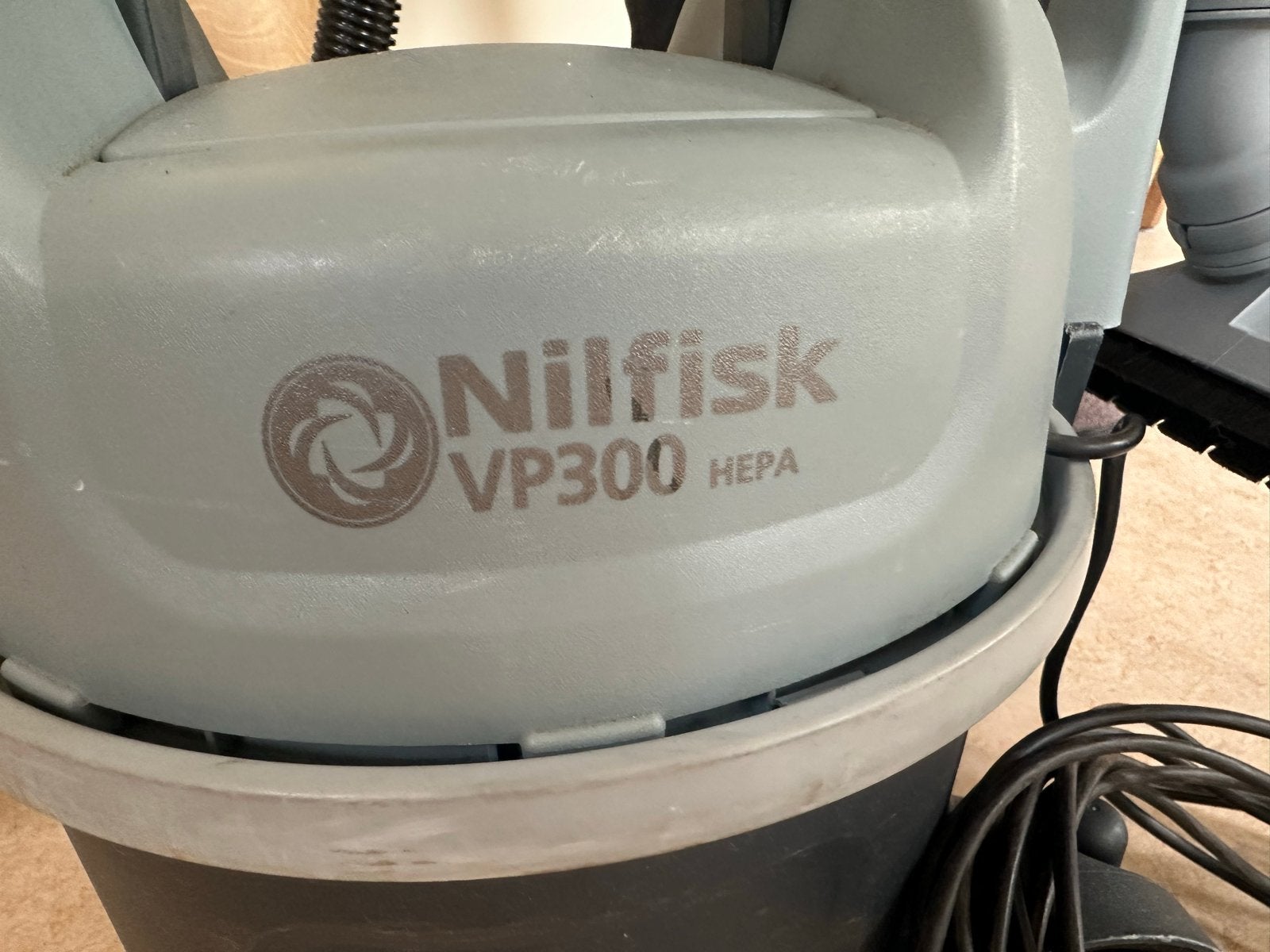 Nilfisk VP300 HEPA stofzuiger - Krachtig en betrouwbaar, Gebruikt, Sledestofzuiger, Ophalen, Stofzak