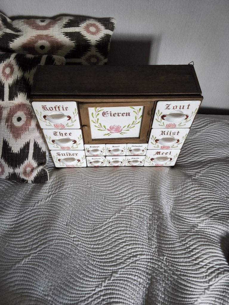 Vintage kruidenkastje, Ophalen