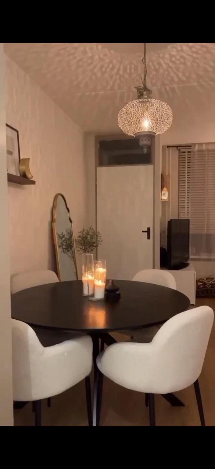 Ronde zwarte eettafel + 4 teddy stoelen, Huis en Inrichting, Ophalen
