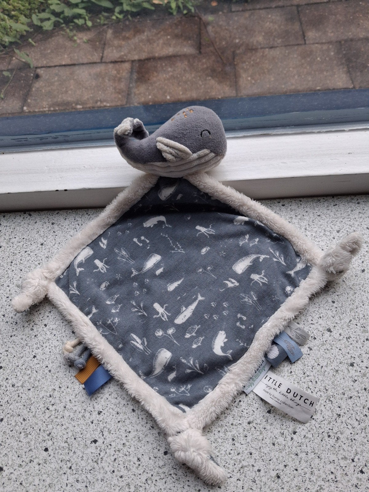 Knuffeldoek labeldoek met grijze walvis merk Little Dutch, Little Dutch, Overige typen, Ophalen of Verzenden, Zo goed als nieuw