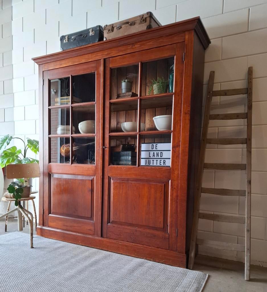 Vintage/Antieke massief houten schoolkast, Buffetkast