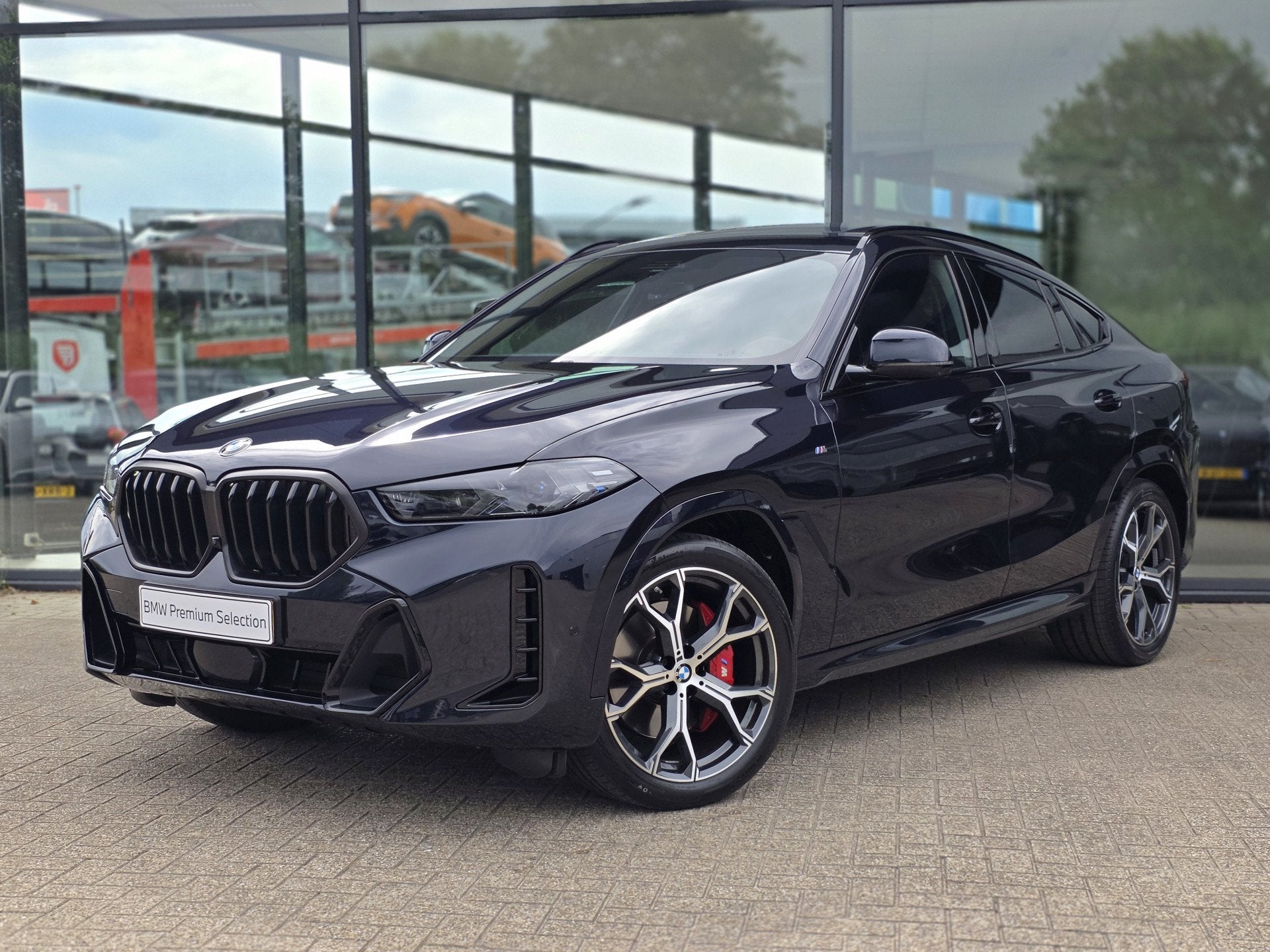 BMW X6 xDrive40i M Sport Automaat / Trekhaak / Panoramadak /, Auto's, Gebruikt, Met garantie (alle), 138 €/maand, Zwart