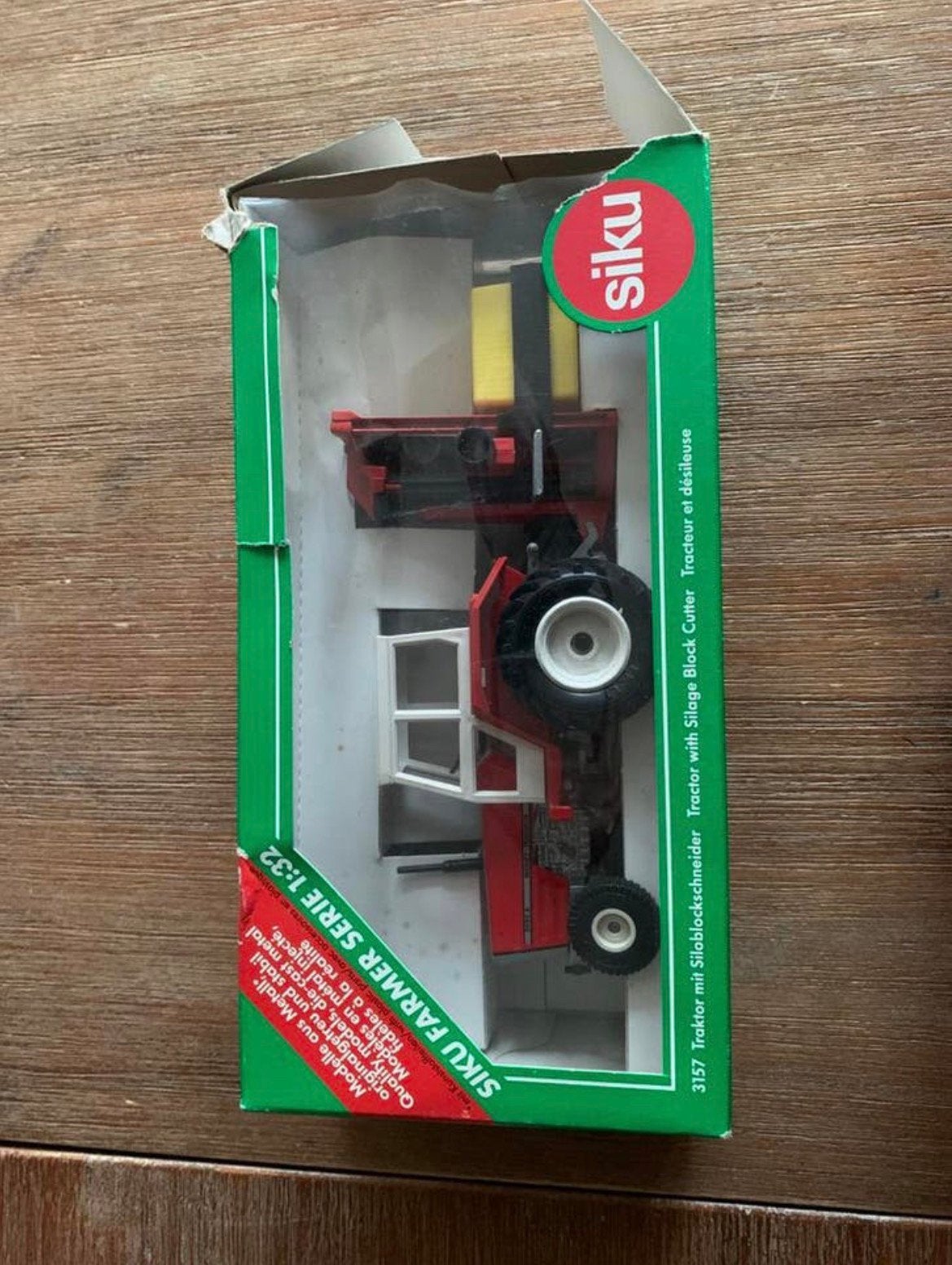 Masset Ferguson 3050A 1:32 siku, Ophalen of Verzenden, Zo goed als nieuw, Tractor of Landbouw