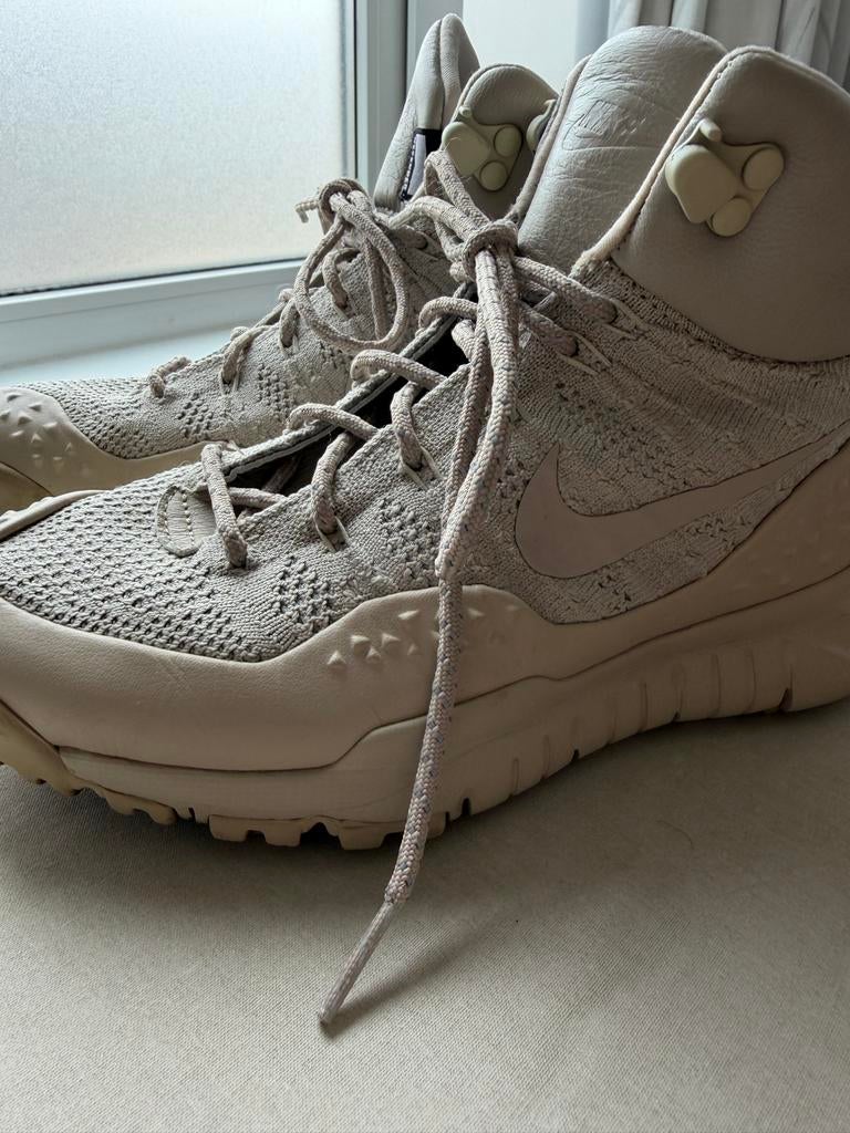 Nike Free Run Trail sneakers - Beige, Ophalen of Verzenden, Zo goed als nieuw, Schoenen