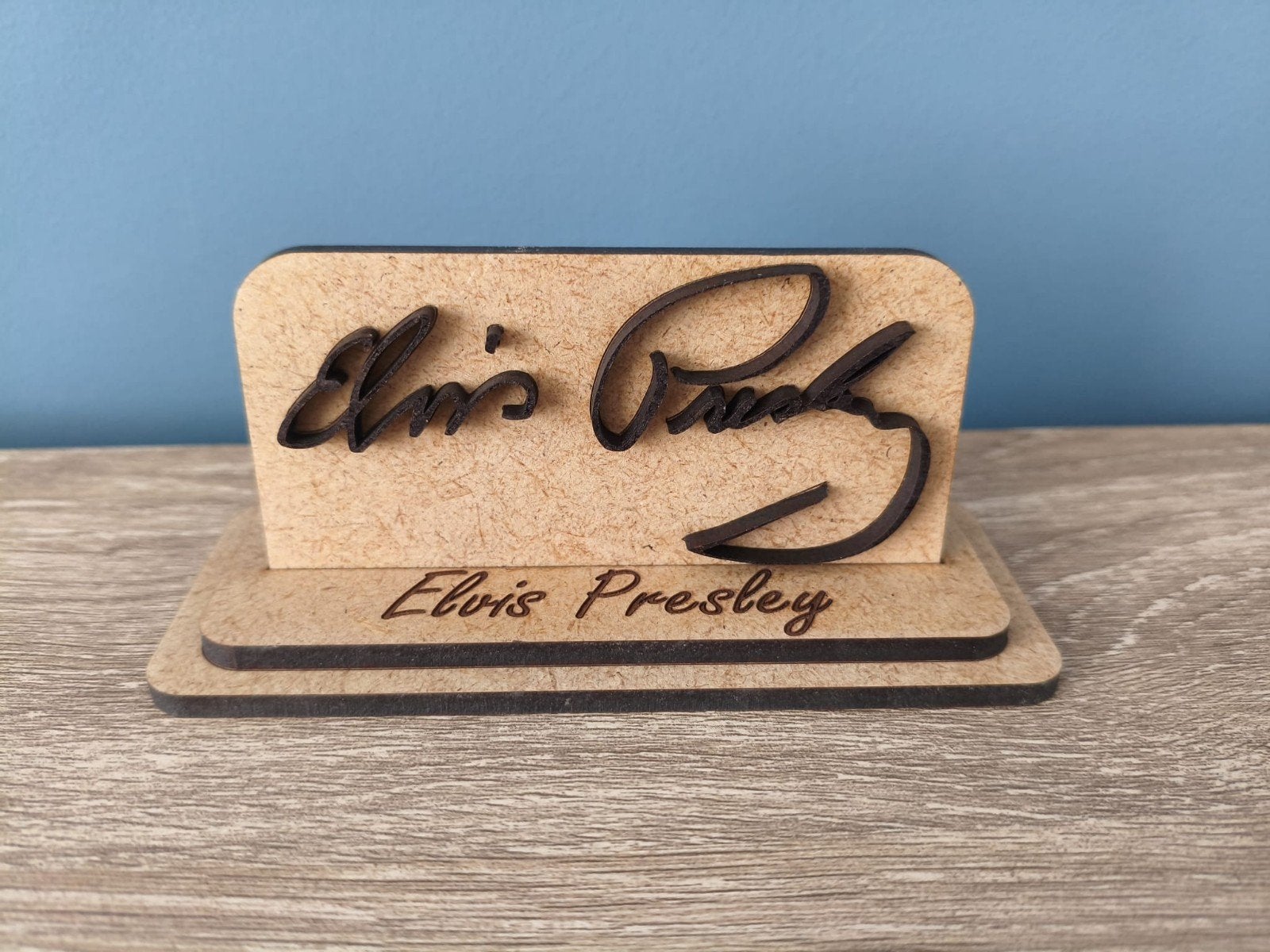 Elvis Presley Handtekening Display - Houten Standbeeld, Verzamelen, Ophalen, Nieuw, Pop, Beeldje of Miniatuur, Gesigneerd