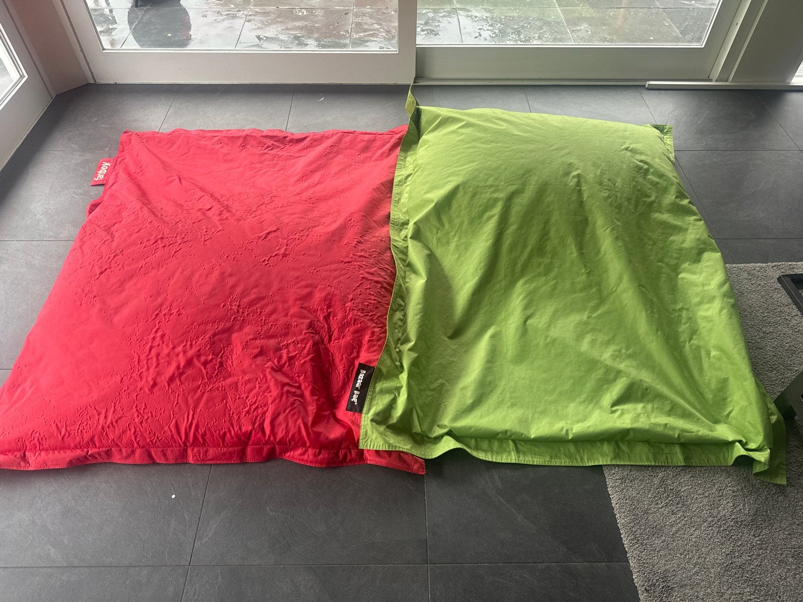 Twee zitzakken: Fatboy (rood) en Bazaar Bag (groen), Ophalen of Verzenden, Gebruikt, Rood, Zitzak