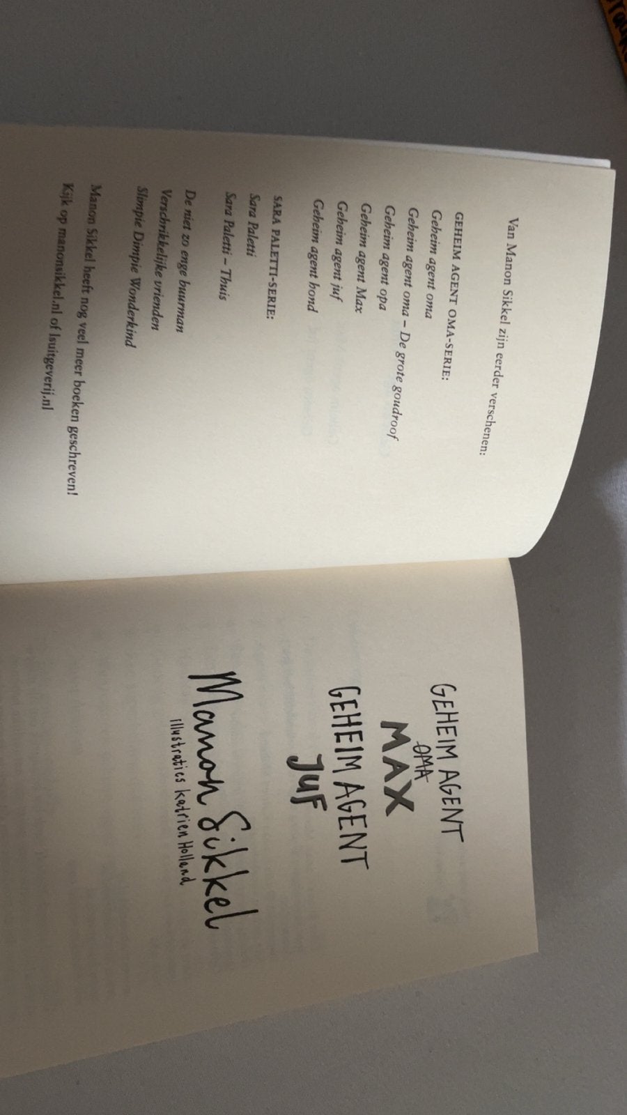 Geheim Agent Oma: Max & Juf - Manon Sikkel (Kinderboek), Ophalen of Verzenden, Zo goed als nieuw, Fictie
