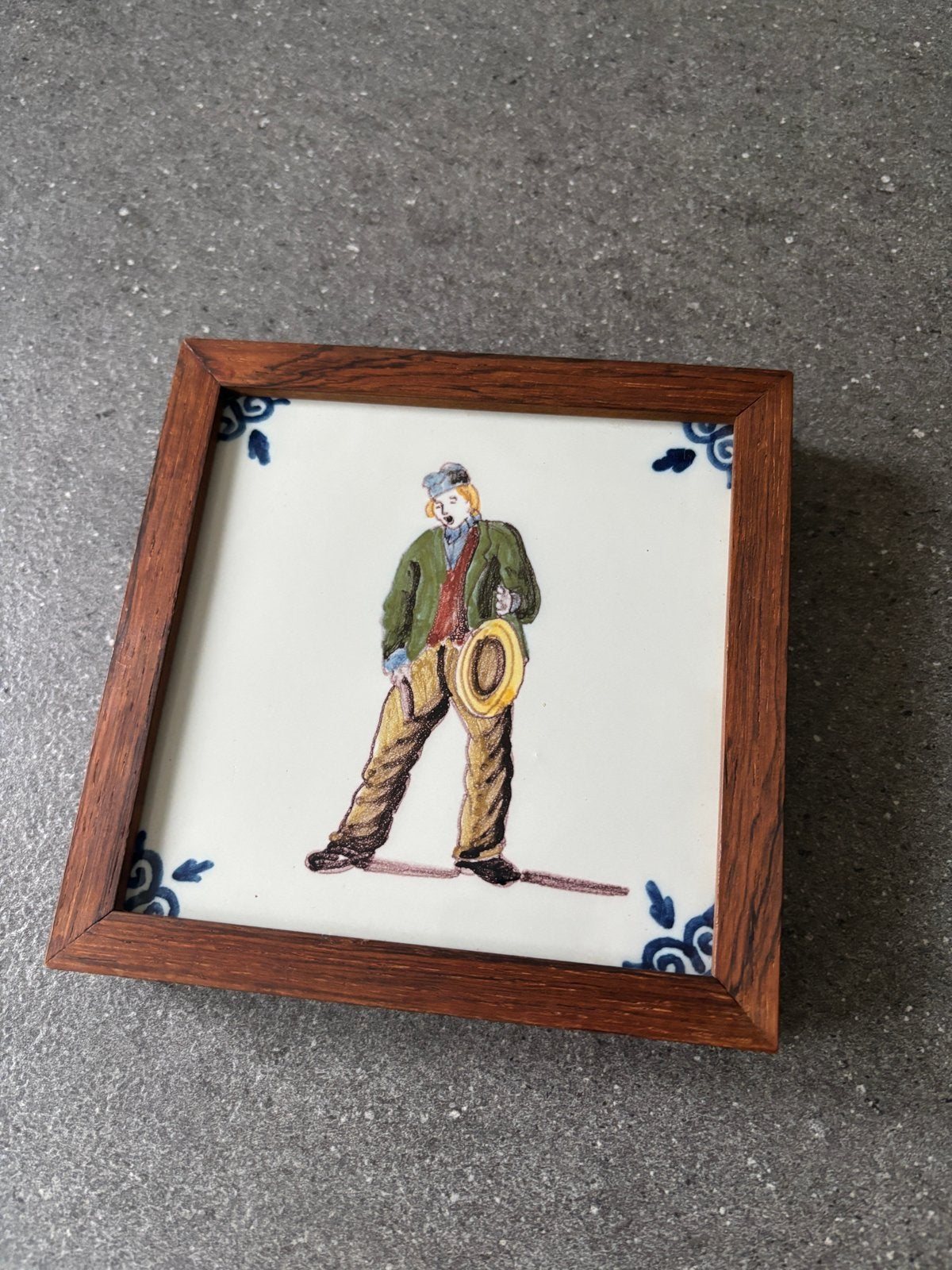 Ingelijste Delfts Blauw tegel met man in klederdracht, Ophalen of Verzenden
