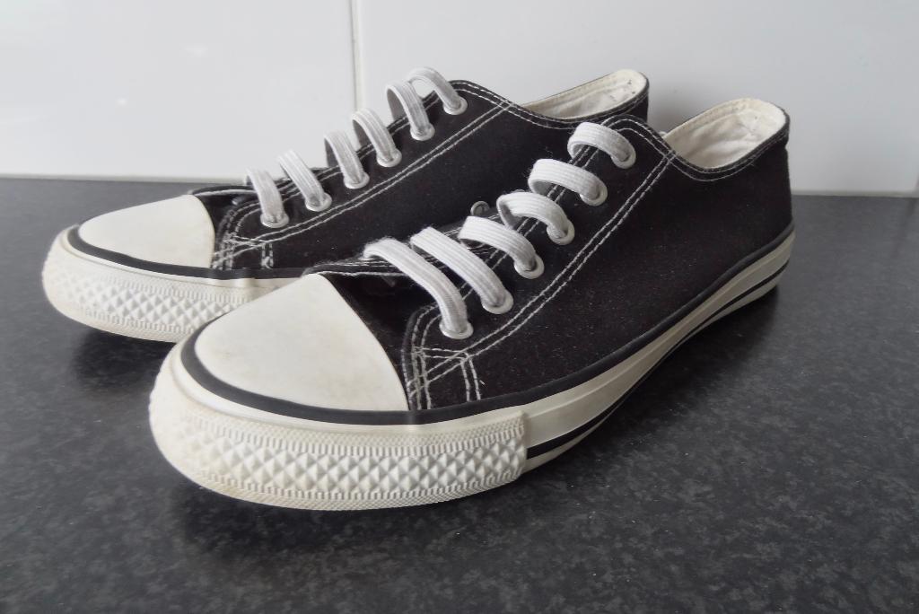Zwarte gympen schoenen met elastiek veter maat 40, Ophalen of Verzenden, Zo goed als nieuw, Zwart