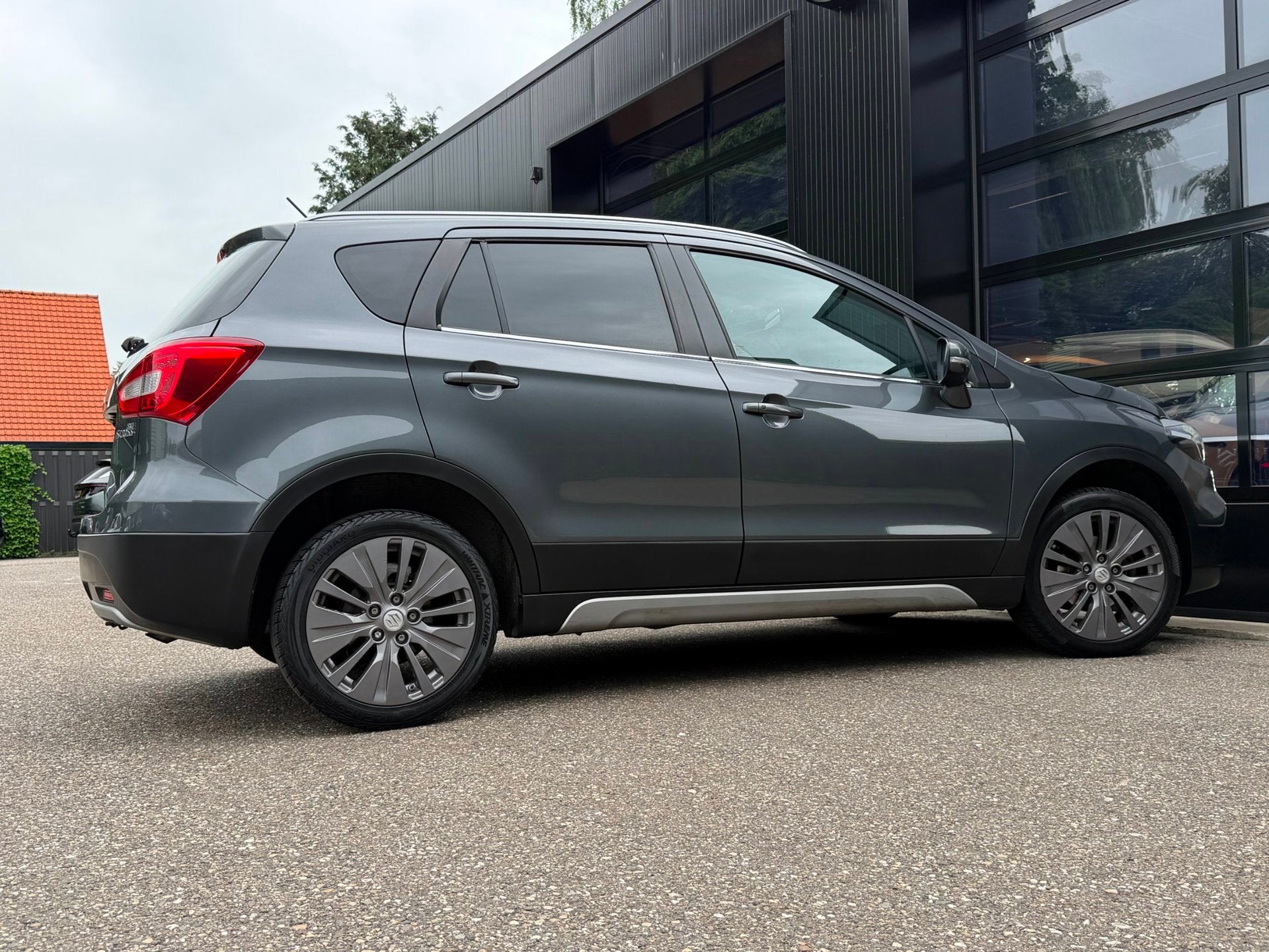 Suzuki S-Cross 1.0 Boosterjet Exclusive Led Navi Camera Trek, Auto's, Voorwielaandrijving, Gebruikt, Euro 6, 400 kg