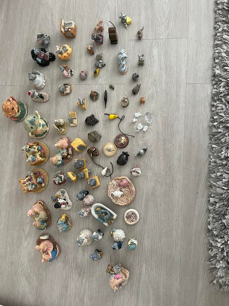 Grote verzameling muizen beeldjes - Diverse sets, Verzamelen, Beelden en Beeldjes, Ophalen of Verzenden, Zo goed als nieuw