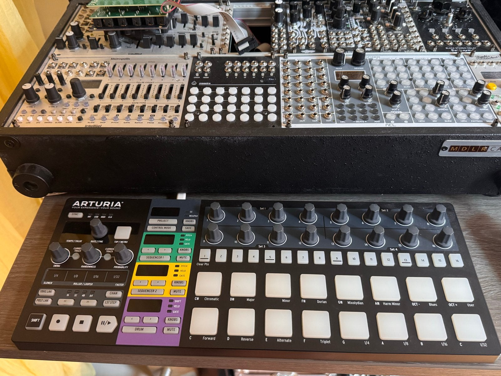 Arturia BeatStep Pro MIDI Controller/Sequencer, Overige merken, Zo goed als nieuw, Met midi-aansluiting, Overige aantallen
