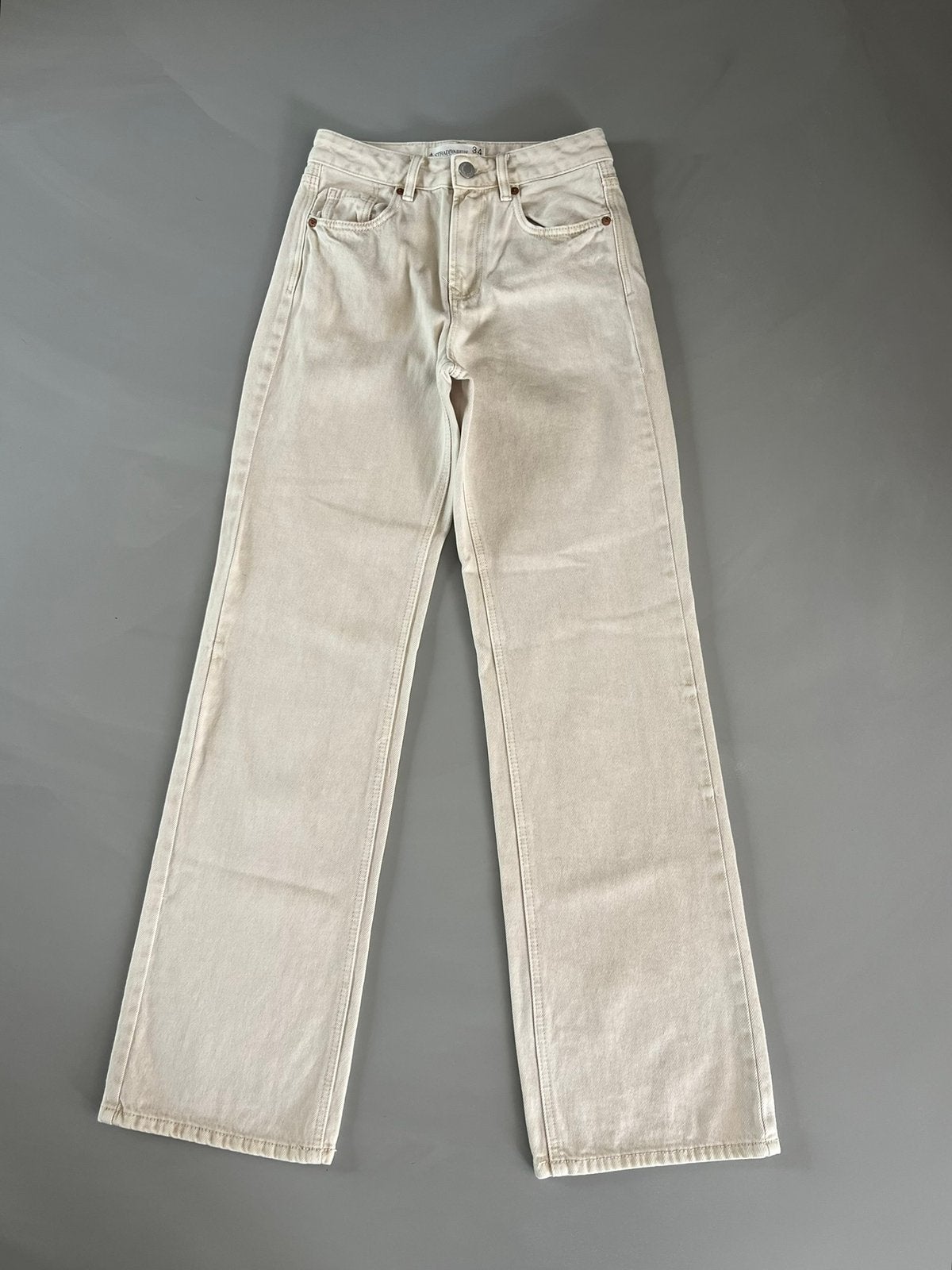 Stradivarius spijkerbroek ecru/crème mt 34, Beige, Nieuw, Ophalen of Verzenden, Maat 34 (XS) of kleiner