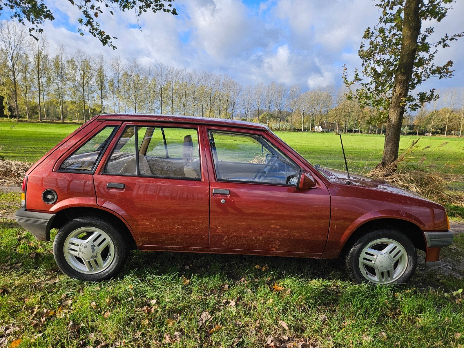 in prijs Verlaagd! Opel Corsa 1.2 LS 1985 Rood verz 120 p/j, foto 4