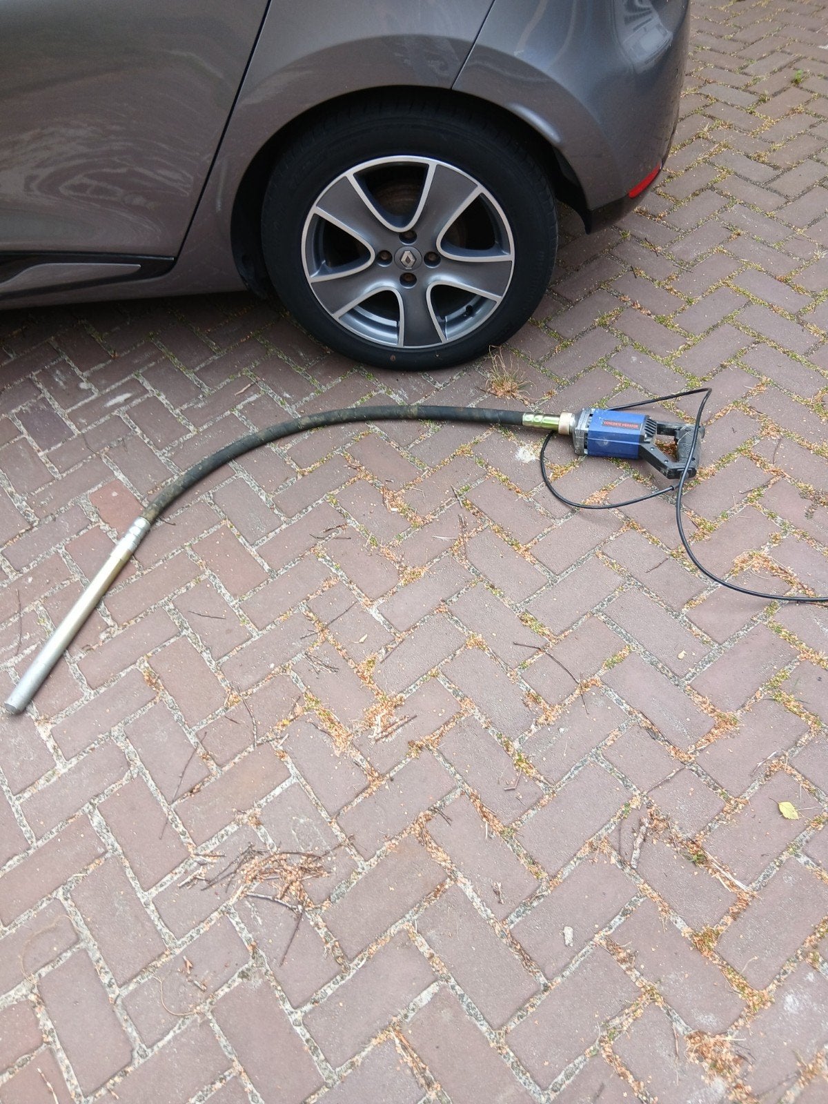 Betonverdichter betontrilnaad, Ophalen
