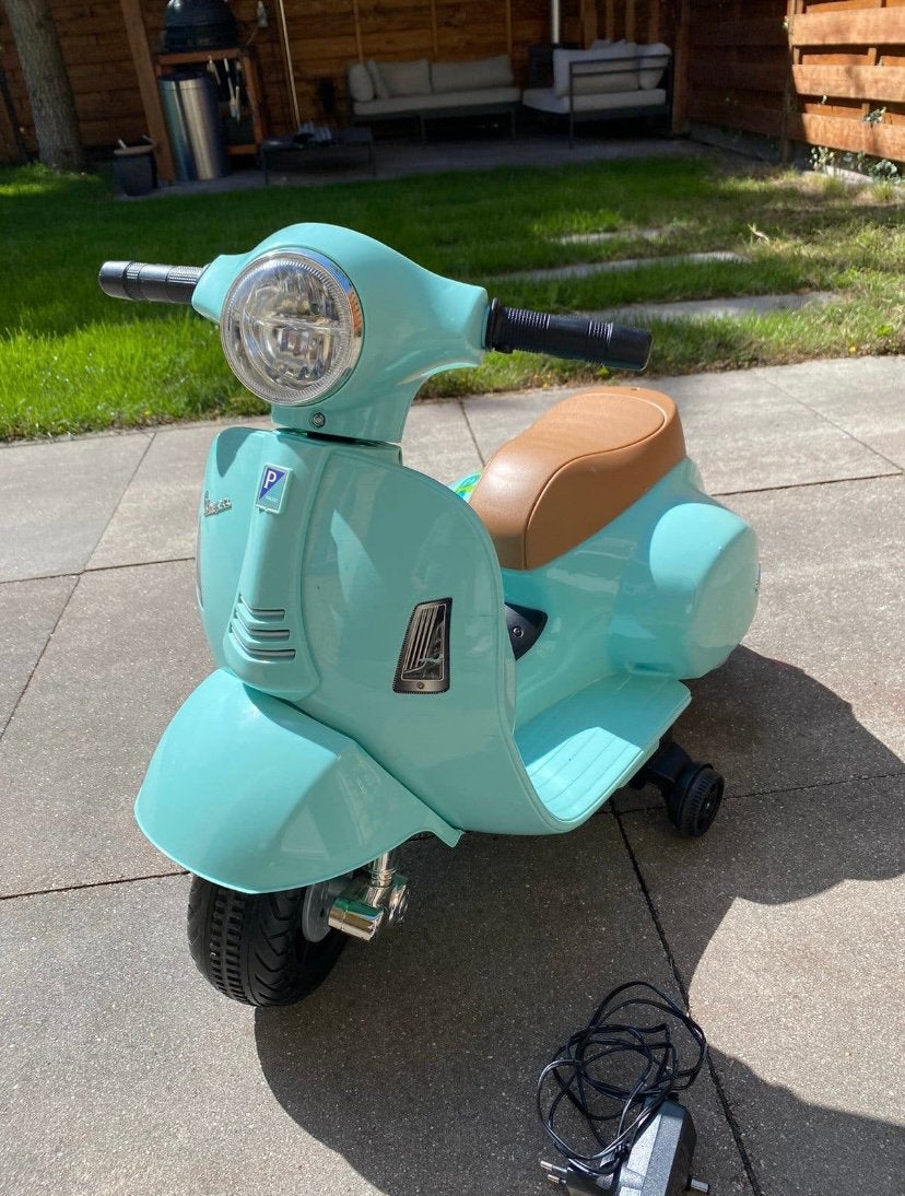 Elektrische kindervespa, Kinderen en Baby's, Ophalen of Verzenden, Zo goed als nieuw