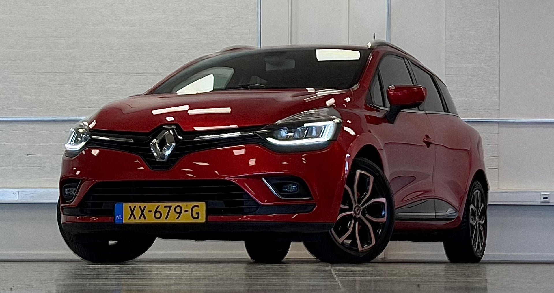 Renault Clio Estate 0.9i TCe Intens 1e eigenaar Navigatie Cl, Auto's, Voorwielaandrijving, 898 cc, Gebruikt, 1098 kg