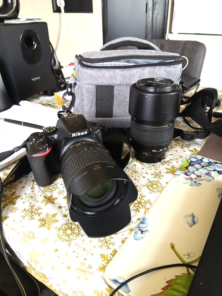 Nikon D5600 + 2 lenzen + accessoires, Spiegelreflex, Ophalen of Verzenden, Zo goed als nieuw, Nikon