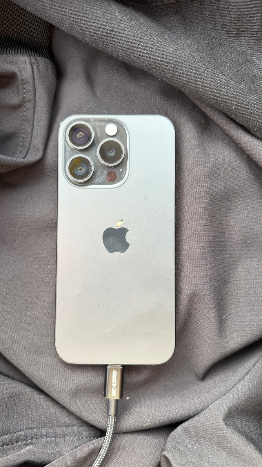 Foto 4 van Iphone 15 pro zwart 128GB