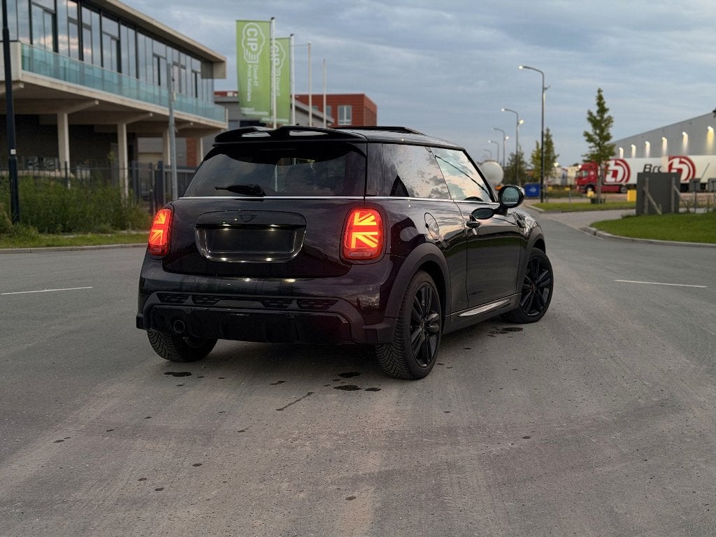 MINI Cooper JCW Trim Automaat 2022 | Pano | Stoelverw., 136 pk, 4 stoelen, Zwart, Particulier