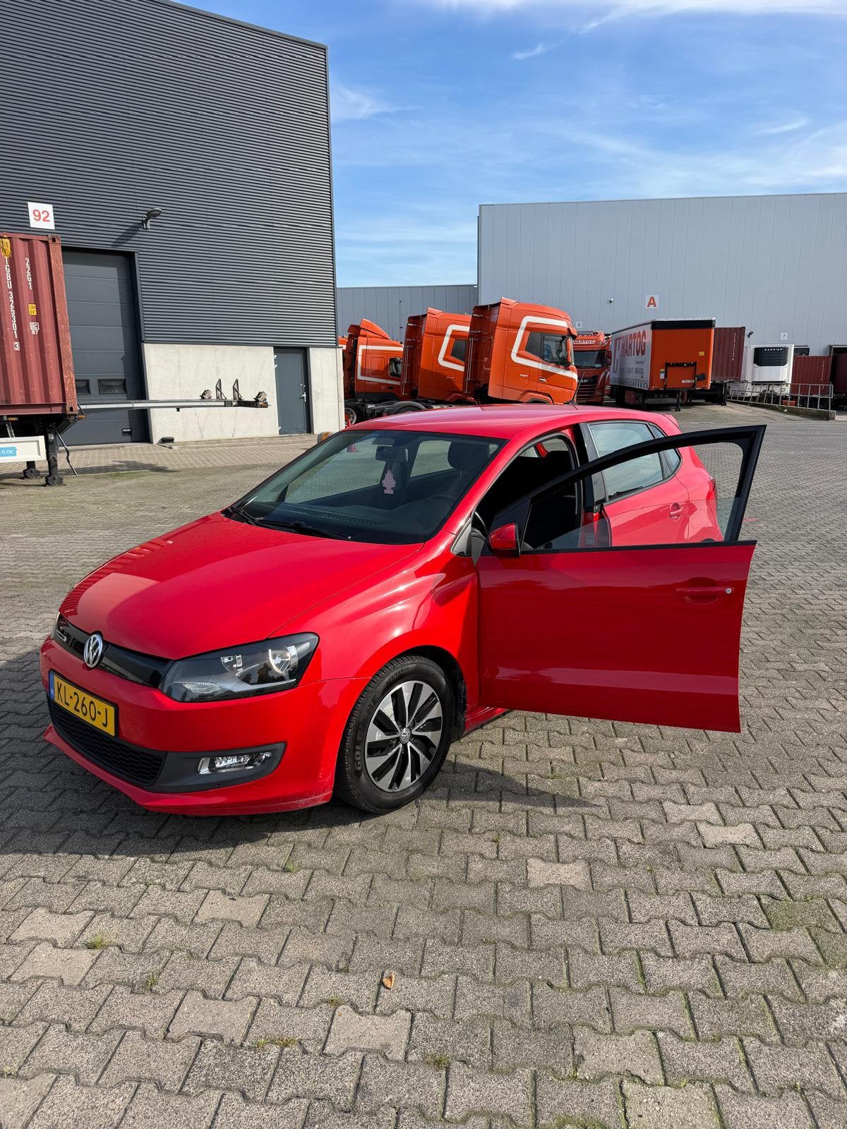 Volkswagen Polo 1.0 TSI 70KW 5D BMT  2016 Rood, Voorwielaandrijving, 40 €/maand, 1011 kg, 95 pk