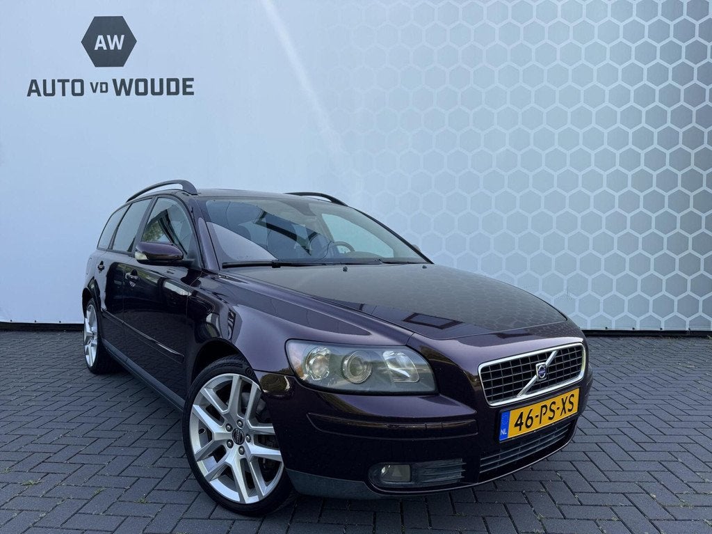 Volvo V50 2.5 T5 221PK Momentum stuurwielbediening, Auto's, Voorwielaandrijving, Stof, Gebruikt, Zwart