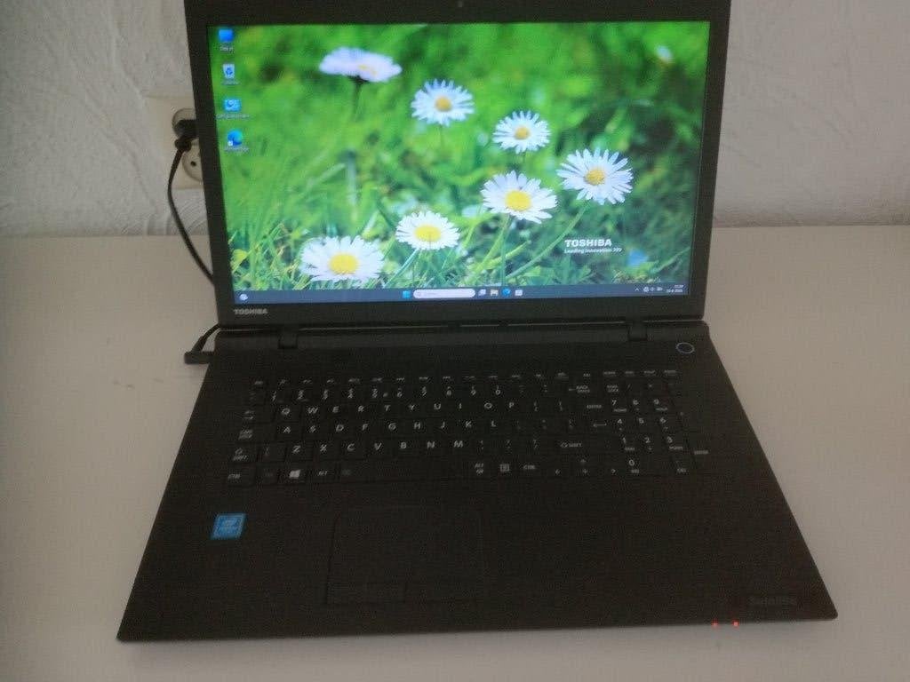 Refurbished Toshiba C70 Laptop, 17 inch scherm, Windows11Pro, Met videokaart, Qwerty, 8 GB, Minder dan 2 Ghz