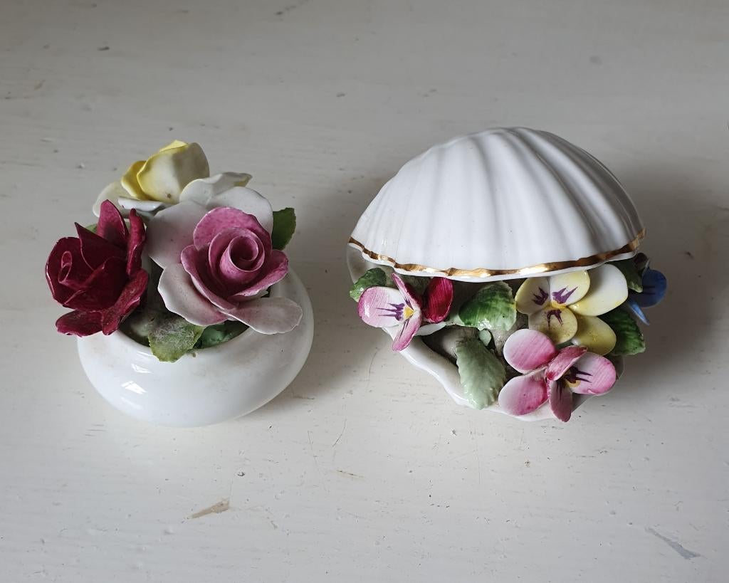 Twee Royal Doulton bloemstukjes - Bone China, Ophalen of Verzenden