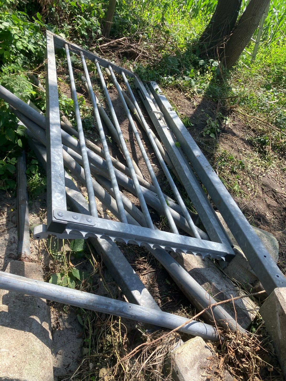 Gebruikt ijzeren hekwerk met poort, Met poort, Gebruikt, IJzer, Spijlenhekwerk