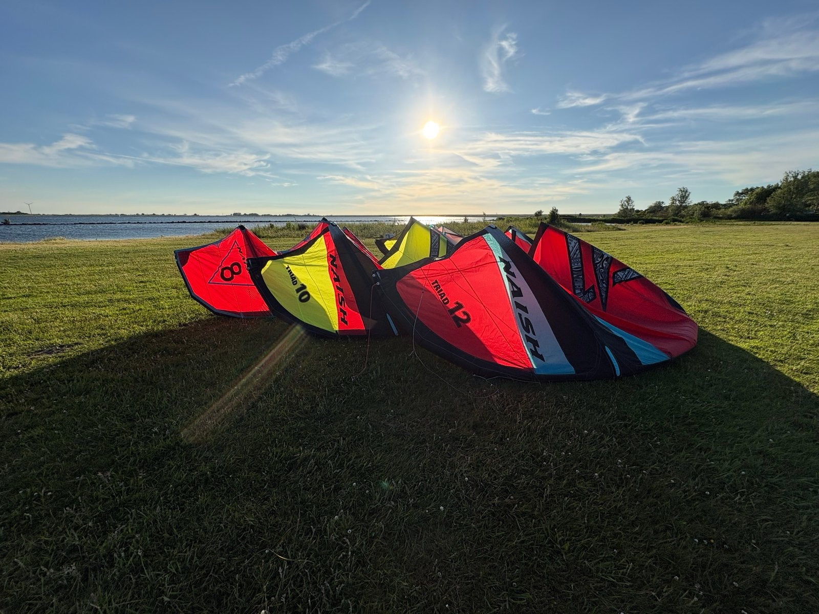 Naish Triad Kitesurf Kites (8, 10, 12 m²) incl. 2 barren, Watersport en Boten, Kitesurfen, Ophalen, Kitesurf-set, Twintip, 8 m²