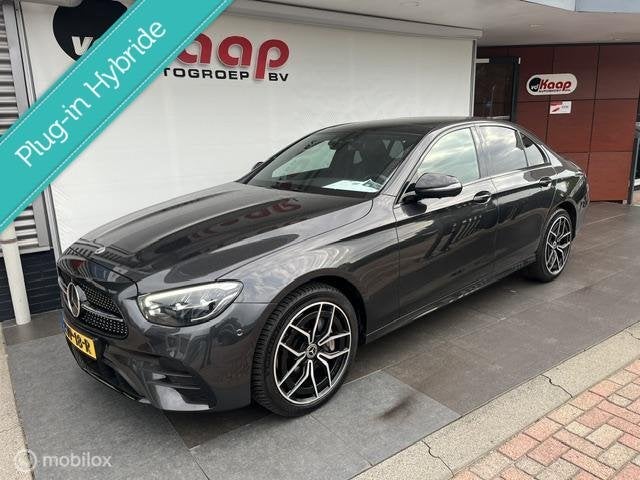 Mercedes E-klasse 300 e 4MATIC AMG Line AMBIENTE DUBBEL SCHU, Auto's, Automaat, Gebruikt, Zwart, 4 cilinders