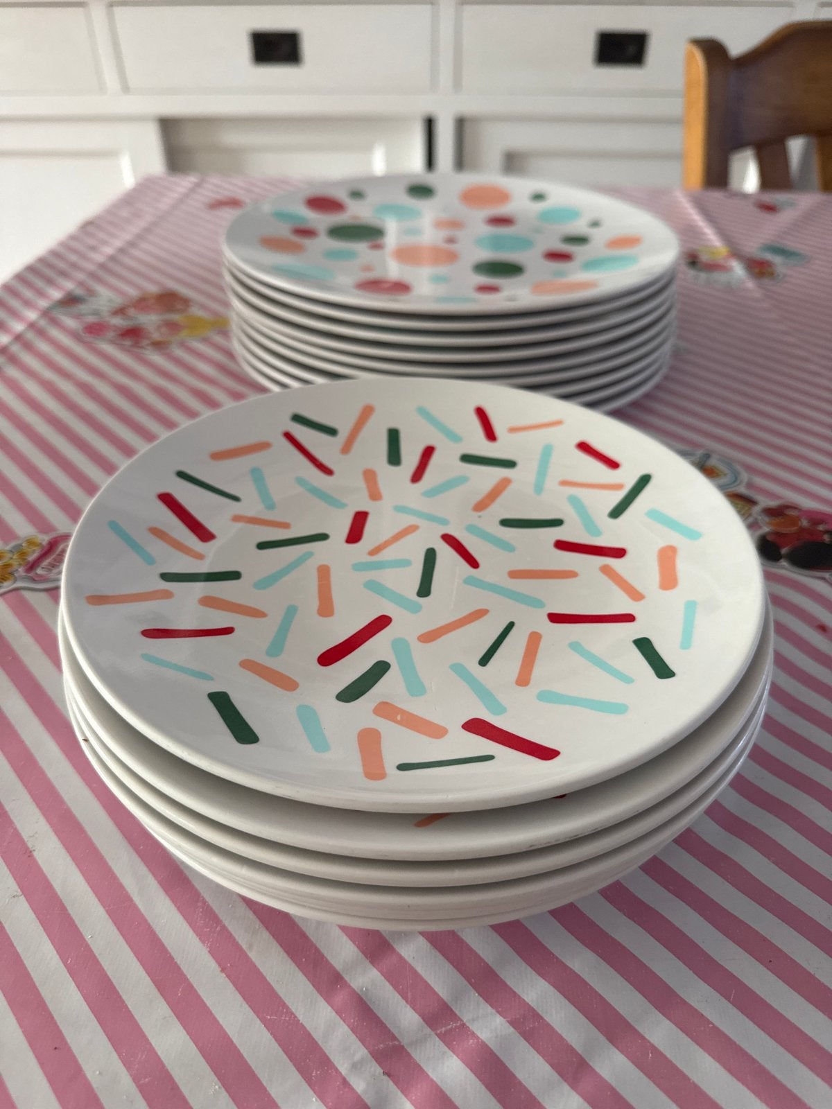 Plastic servies HEMA: 8 kleine, 9 grote borden, Huis en Inrichting, Ophalen of Verzenden, Kunststof, Hema, Bord(en)