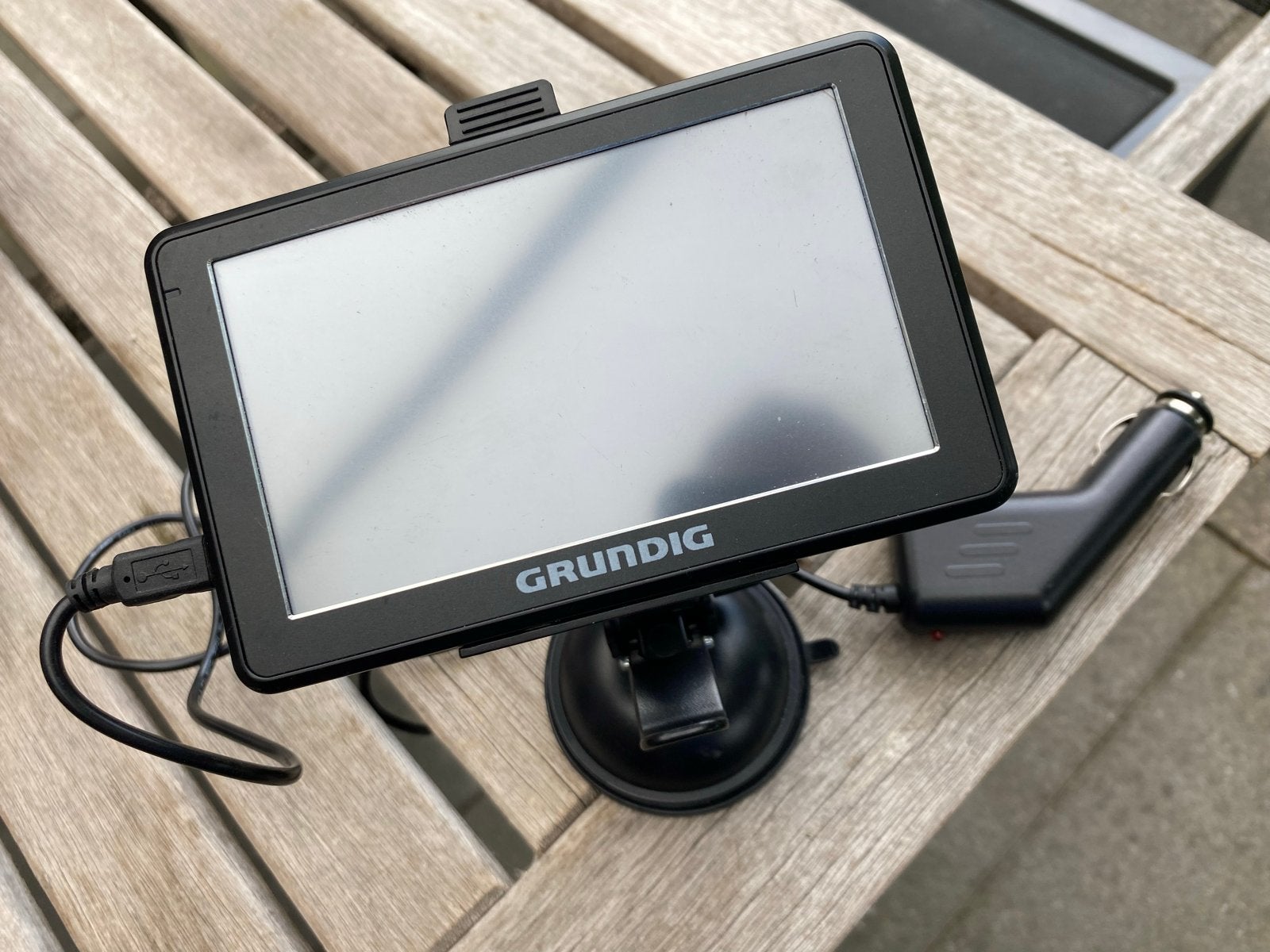 Grundig Automotive M5 5-inch GPS-navigatiesysteem, Auto diversen, Ophalen of Verzenden, Gebruikt