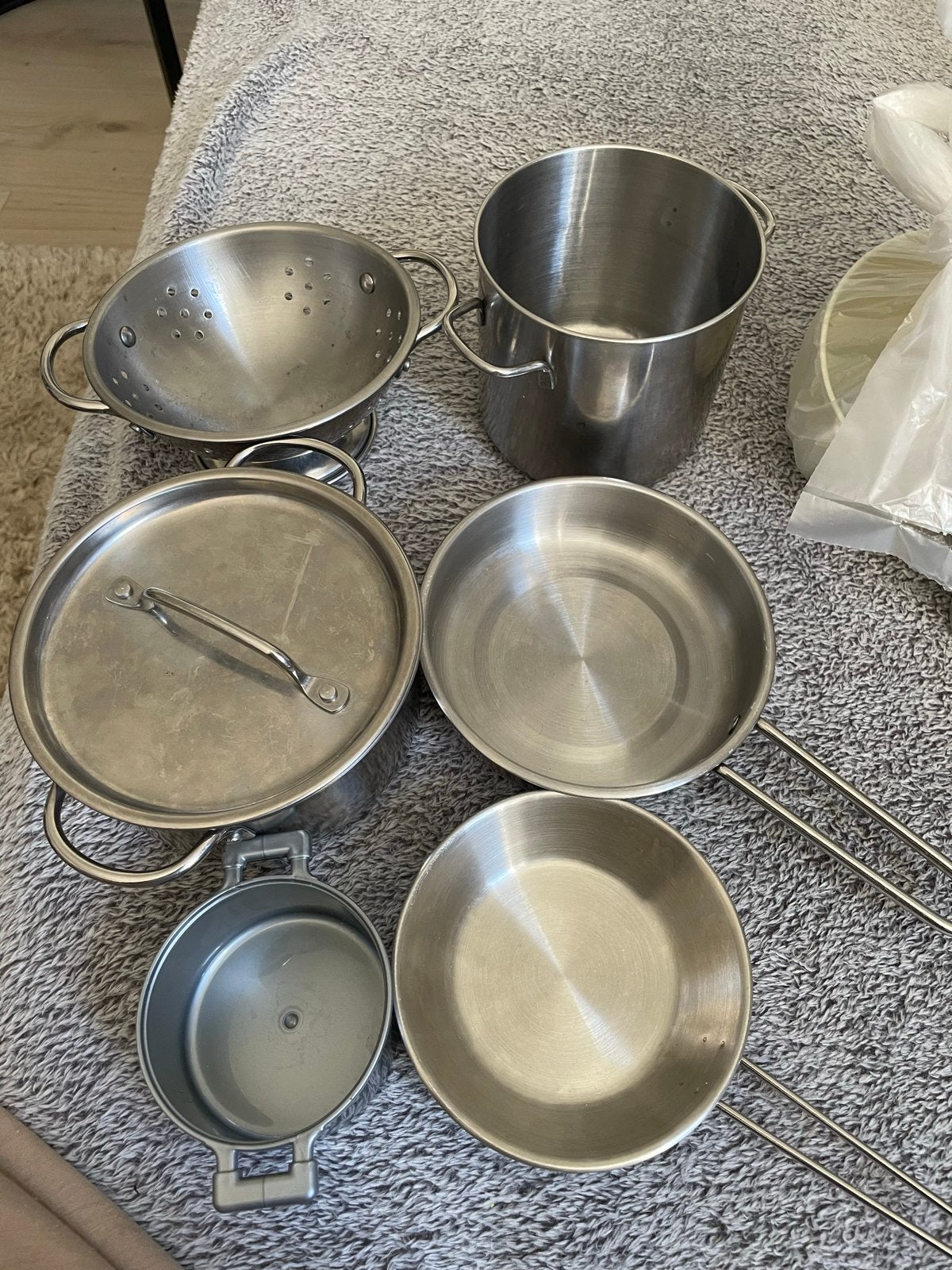 Speelgoed pannen set, Ophalen, Gebruikt, Met deksel, Pannenset