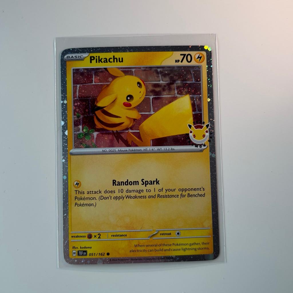 OPZOEK Pikachu 051/162 promo, Hobby en Vrije tijd, Verzamelkaartspellen | Pokémon, Ophalen of Verzenden, Nieuw, Losse kaart, Foil
