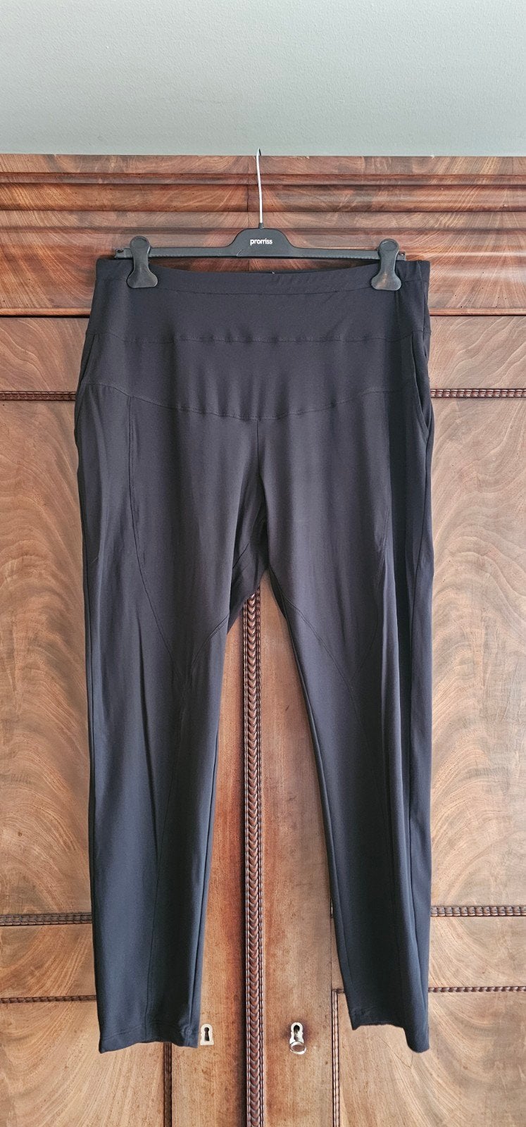 Jogger / broek van Plusbasics - maat 44, Ophalen of Verzenden, Zo goed als nieuw, Zwart, Legging